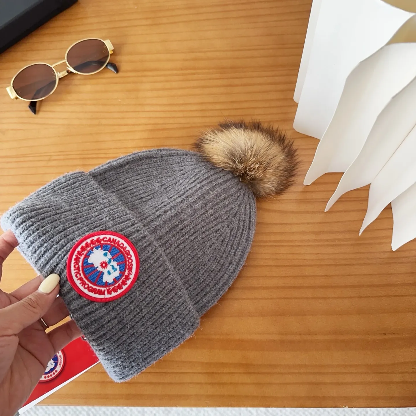 💰60 CANADA GOOSE Canada Goose winter warm cashmere cold hat. Rabbit wool material, thick feel, not easy to deform. Fashionable and versatile couple hat, imported embroidery logo, cashmere cotton yarn, head circumference: 55-58cm